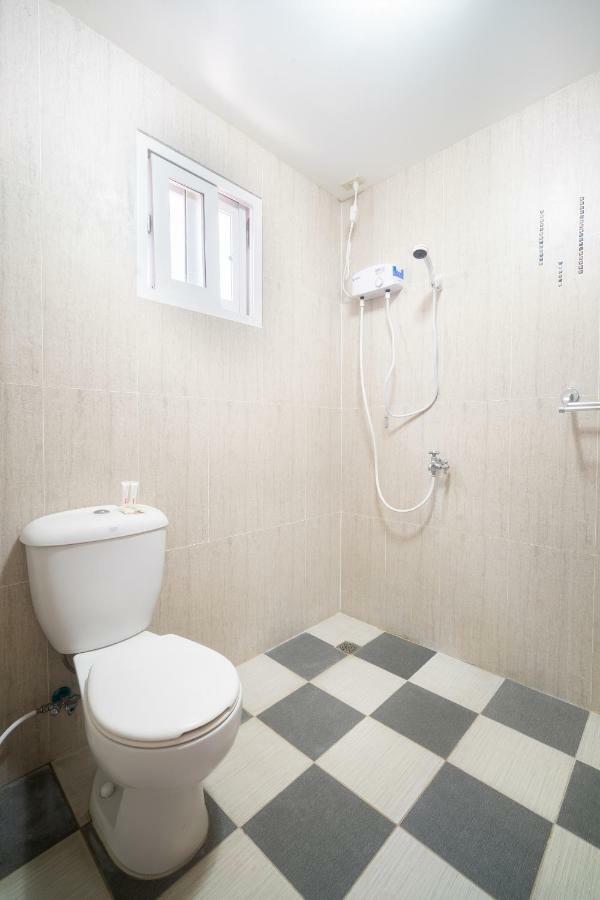 Oyo 162 The West Inn Davao Экстерьер фото
